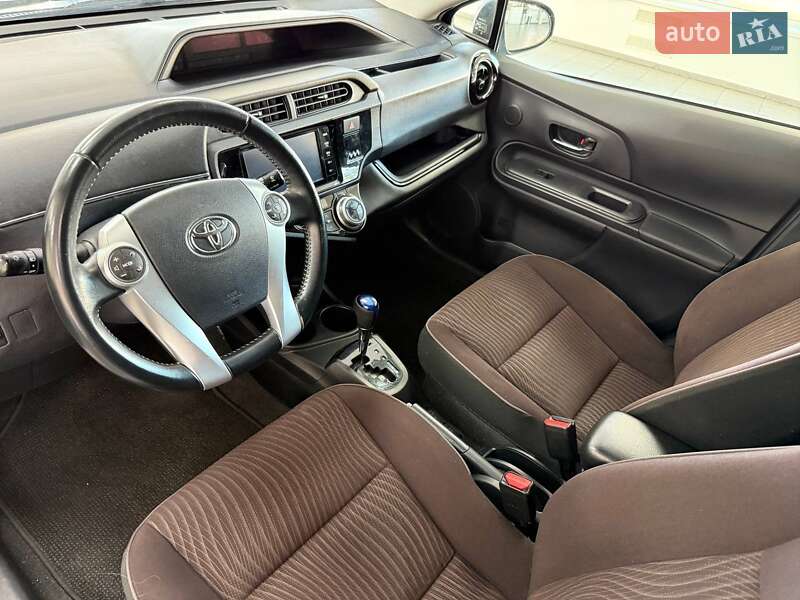 Хэтчбек Toyota Aqua 2015 в Киеве фото 17 Хэтчбек Toyota Aqua 2015 в Киеве