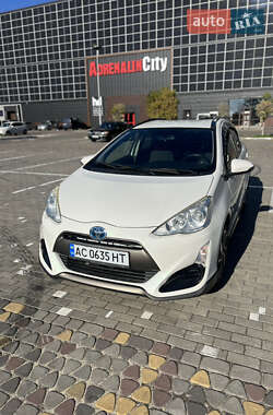 Хетчбек Toyota Aqua 2015 в Луцьку