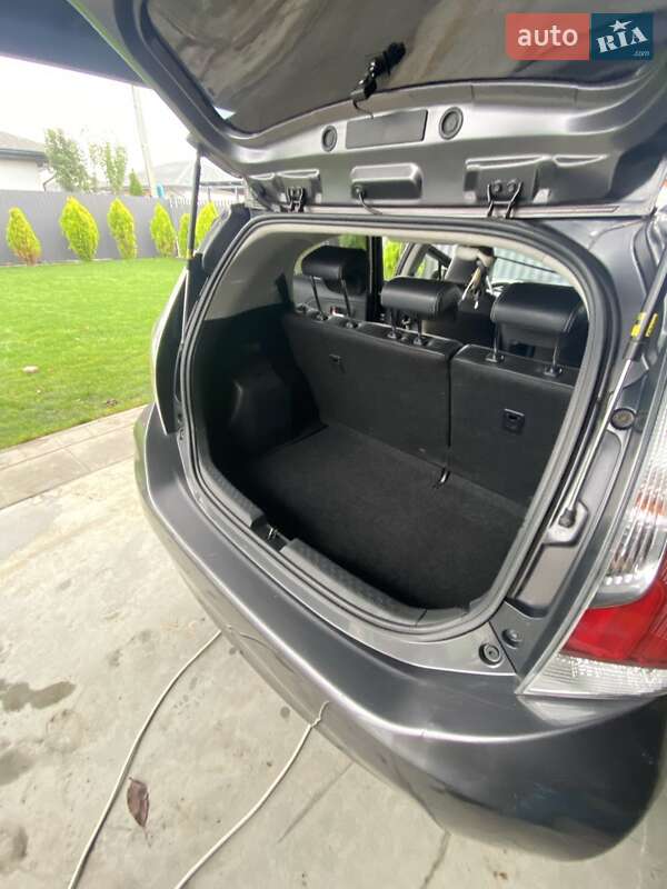 Хэтчбек Toyota Aqua 2015 в Киеве фото 6 Хэтчбек Toyota Aqua 2015 в Киеве