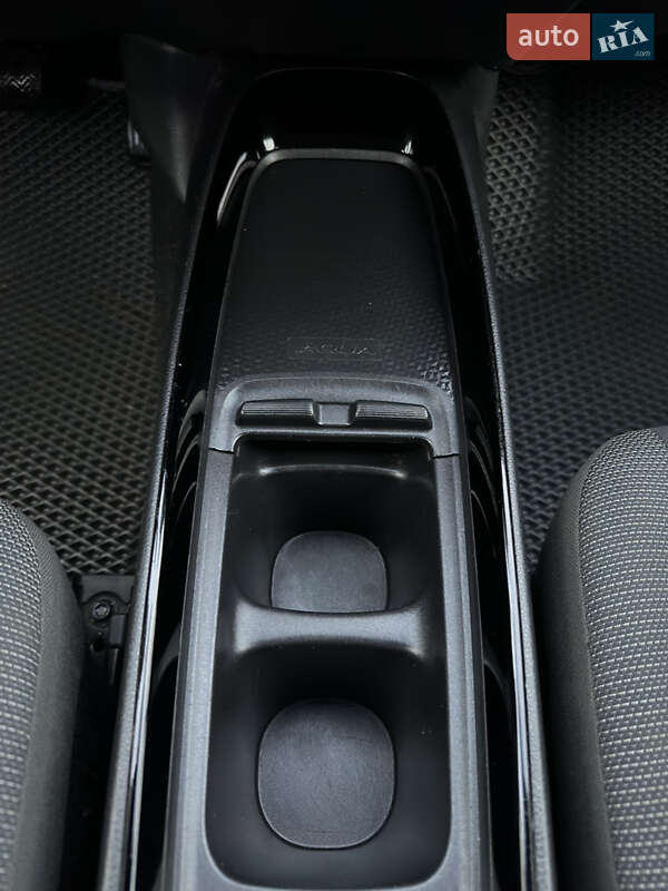 Хэтчбек Toyota Aqua 2022 в Киеве