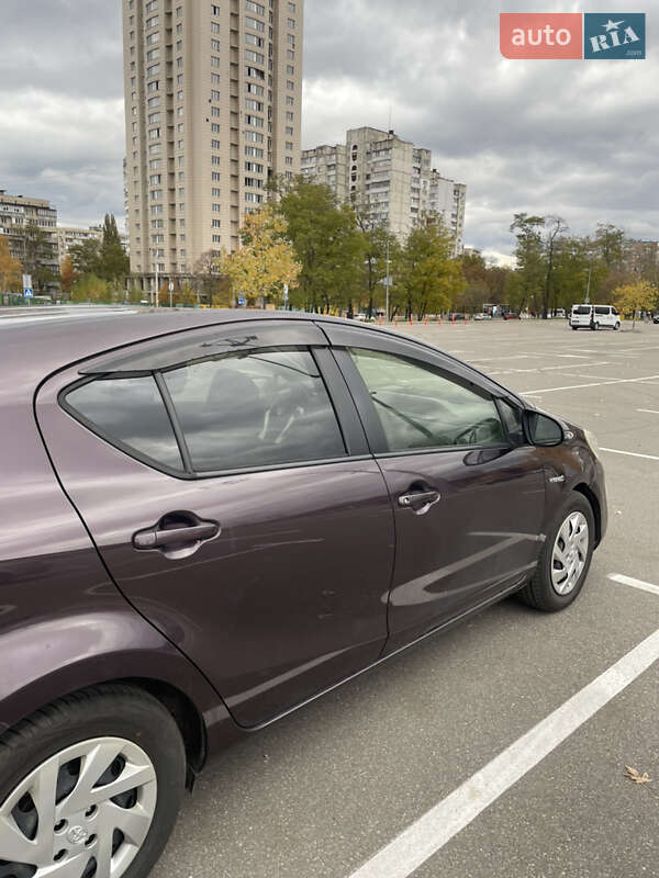 Хэтчбек Toyota Aqua 2015 в Киеве