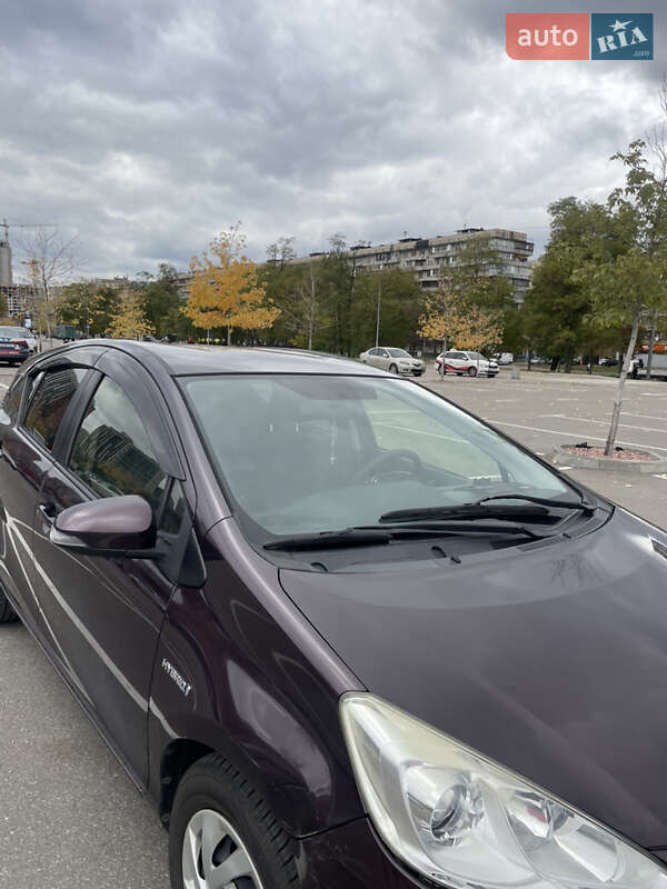 Хэтчбек Toyota Aqua 2015 в Киеве