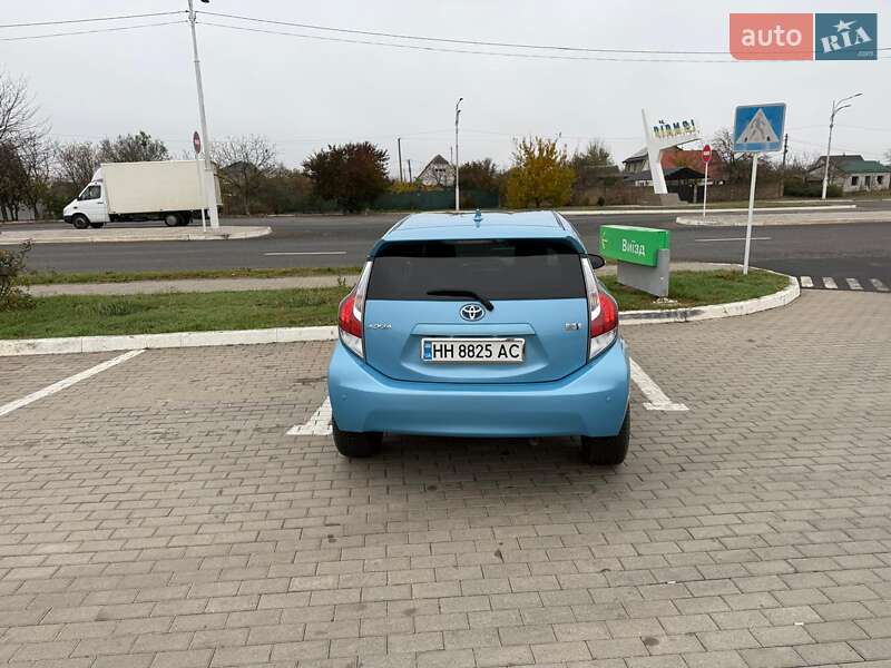 Хэтчбек Toyota Aqua 2015 в Измаиле