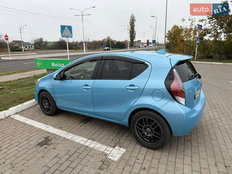 Хэтчбек Toyota Aqua 2015 в Измаиле