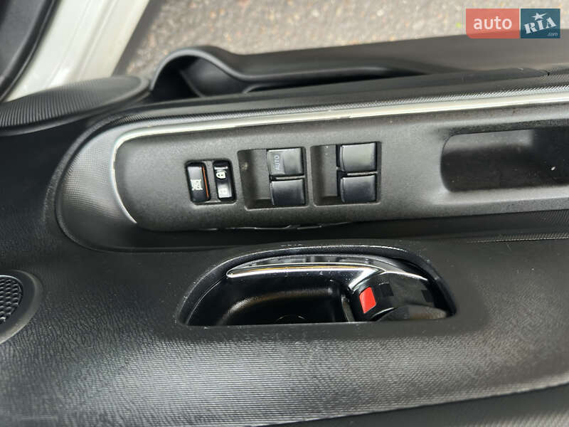 Хэтчбек Toyota Aqua 2020 в Киеве фото 55 Хэтчбек Toyota Aqua 2020 в Киеве