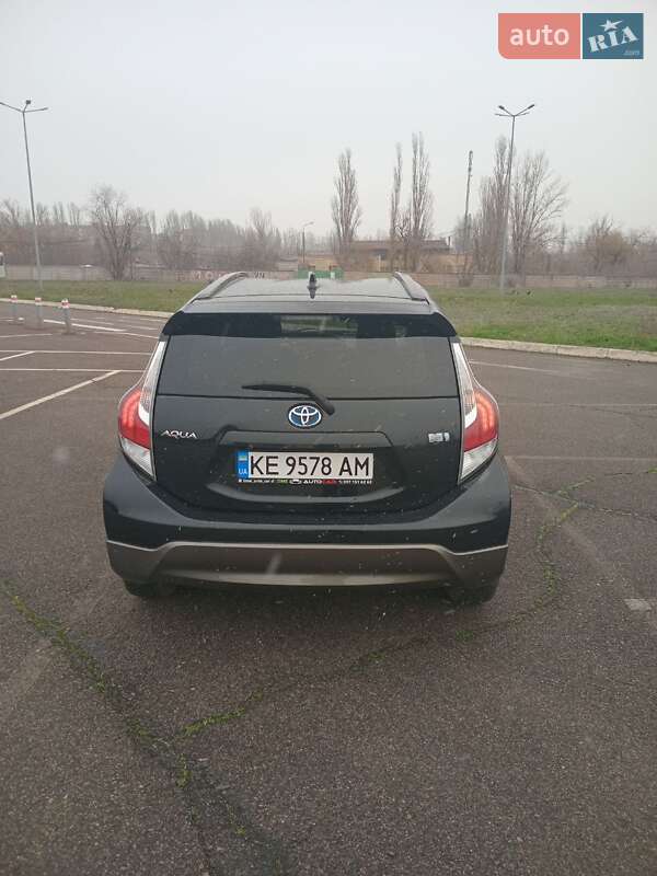 Хэтчбек Toyota Aqua 2015 в Кривом Роге