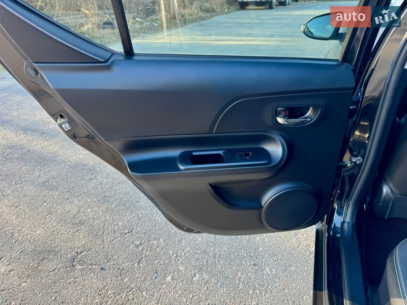 Хэтчбек Toyota Aqua 2015 в Киеве