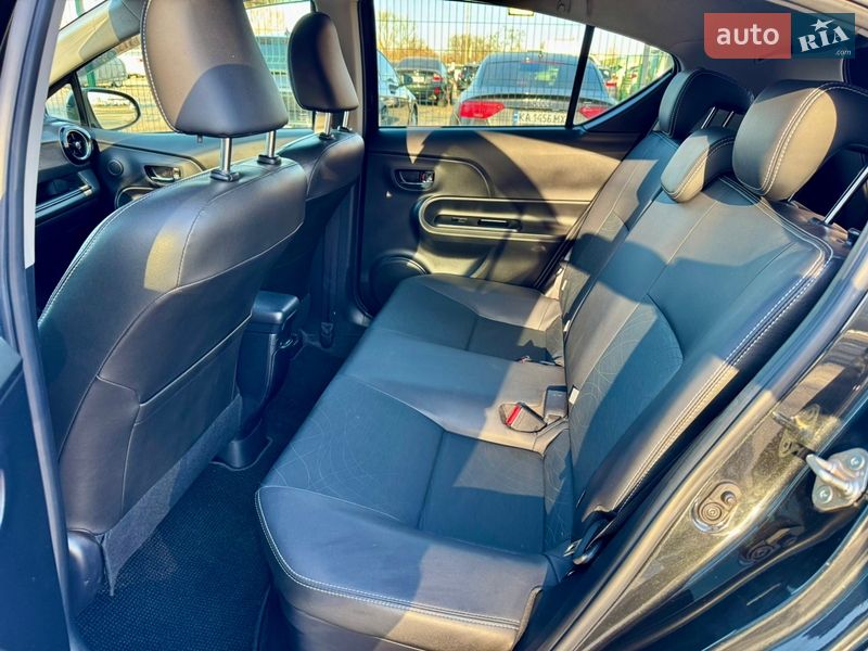 Хэтчбек Toyota Aqua 2015 в Киеве