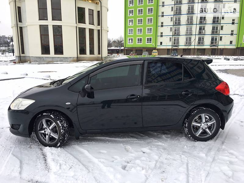 Хэтчбек Toyota Auris 2009 в Ивано-Франковске
