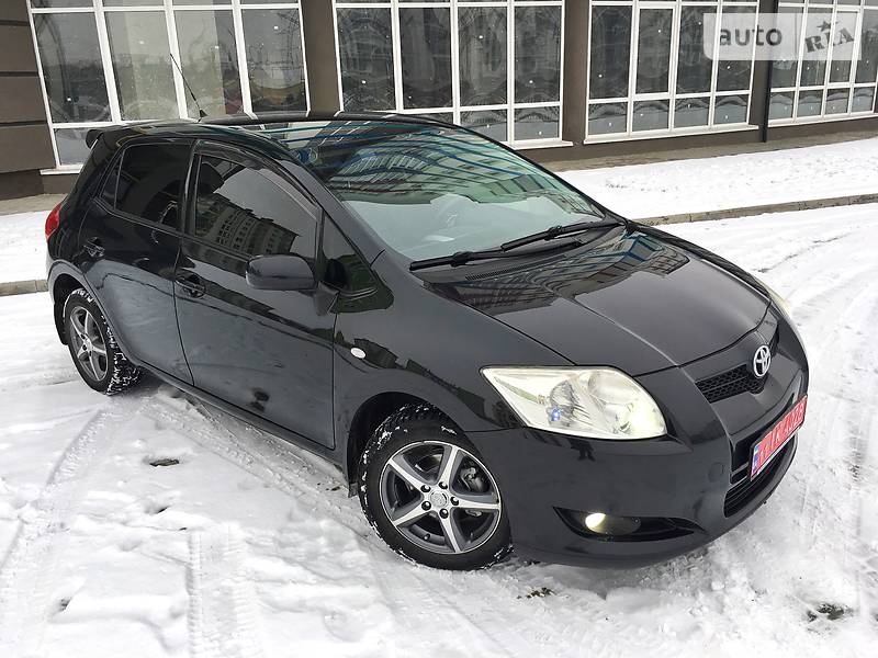Хэтчбек Toyota Auris 2009 в Ивано-Франковске