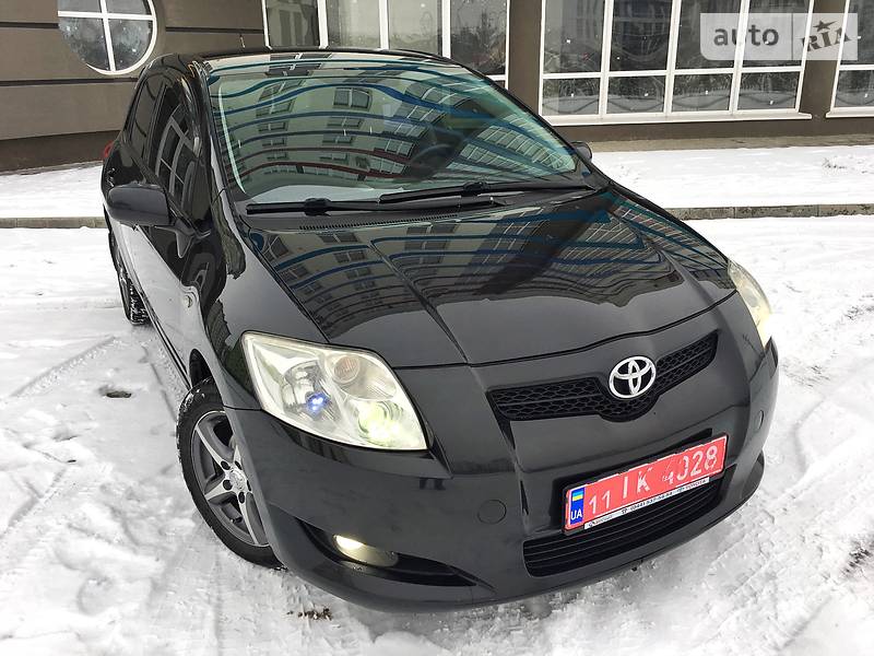 Хэтчбек Toyota Auris 2009 в Ивано-Франковске