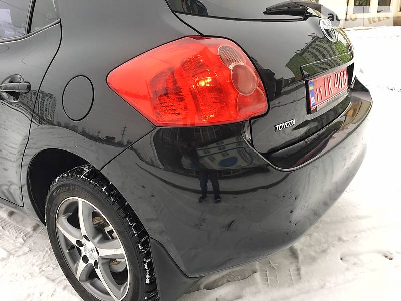 Хэтчбек Toyota Auris 2009 в Ивано-Франковске