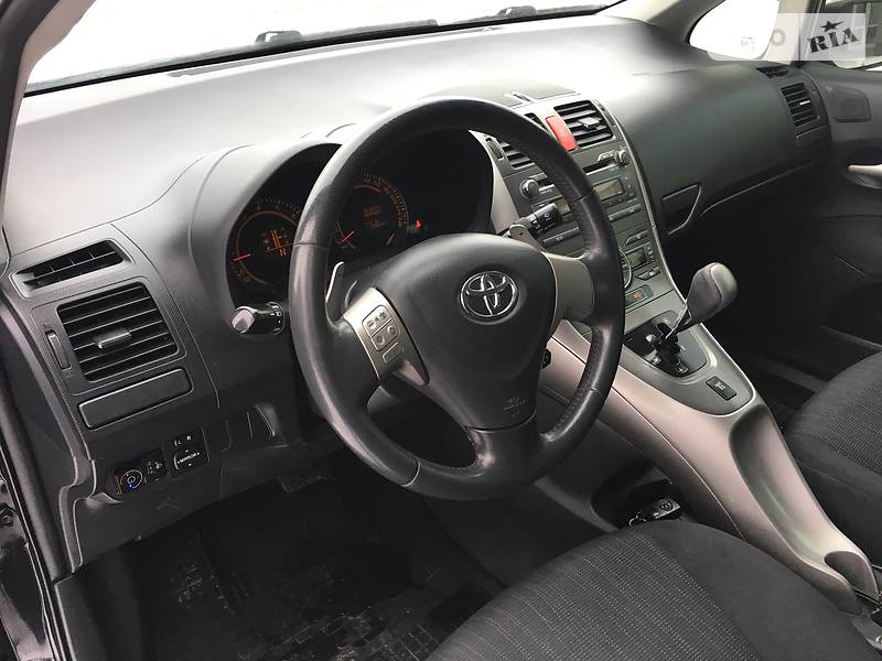Хэтчбек Toyota Auris 2009 в Ивано-Франковске