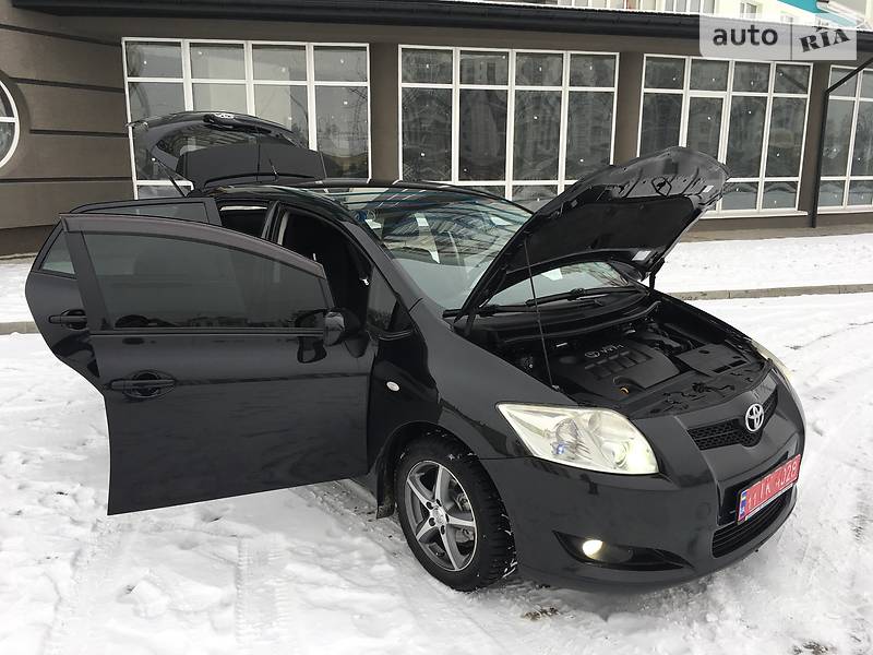 Хэтчбек Toyota Auris 2009 в Ивано-Франковске