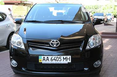 Хэтчбек Toyota Auris 2011 в Киеве