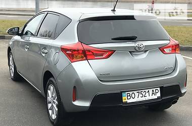 Хэтчбек Toyota Auris 2013 в Киеве