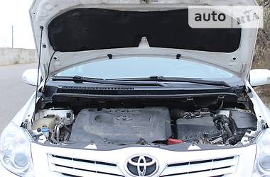 Хетчбек Toyota Auris 2011 в 