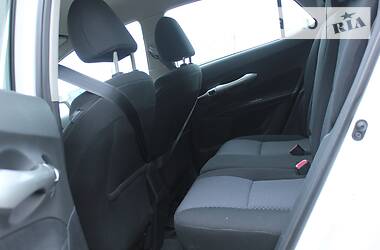 Хетчбек Toyota Auris 2011 в 