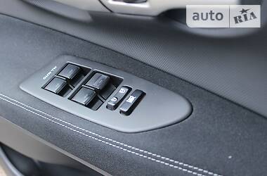 Хетчбек Toyota Auris 2011 в 