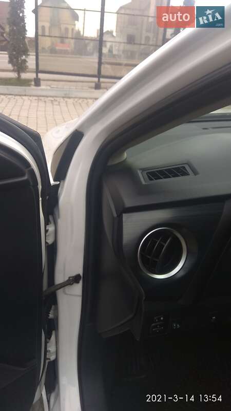 Універсал Toyota Auris 2014 в Івано-Франківську