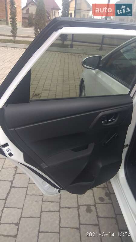 Універсал Toyota Auris 2014 в Івано-Франківську