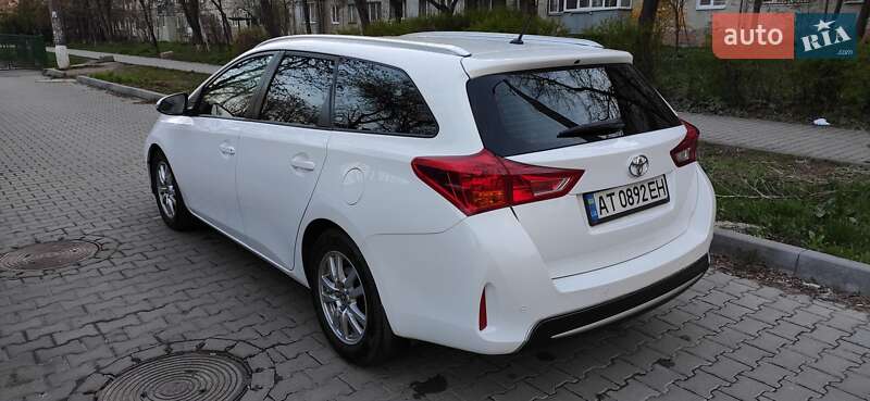 Універсал Toyota Auris 2014 в Івано-Франківську