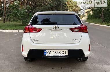 Хэтчбек Toyota Auris 2013 в Киеве