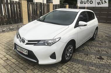 Хэтчбек Toyota Auris 2013 в Харькове