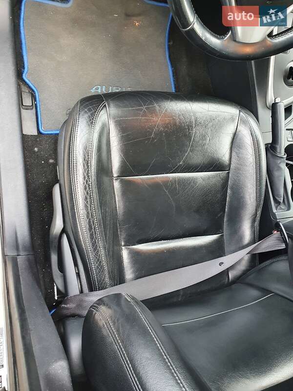 Універсал Toyota Auris 2014 в Харкові