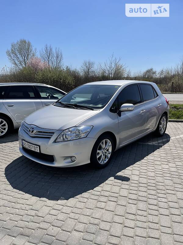 Лифтбек Toyota Auris 2011 в Мукачево