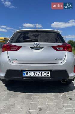 Хэтчбек Toyota Auris 2012 в Луцке