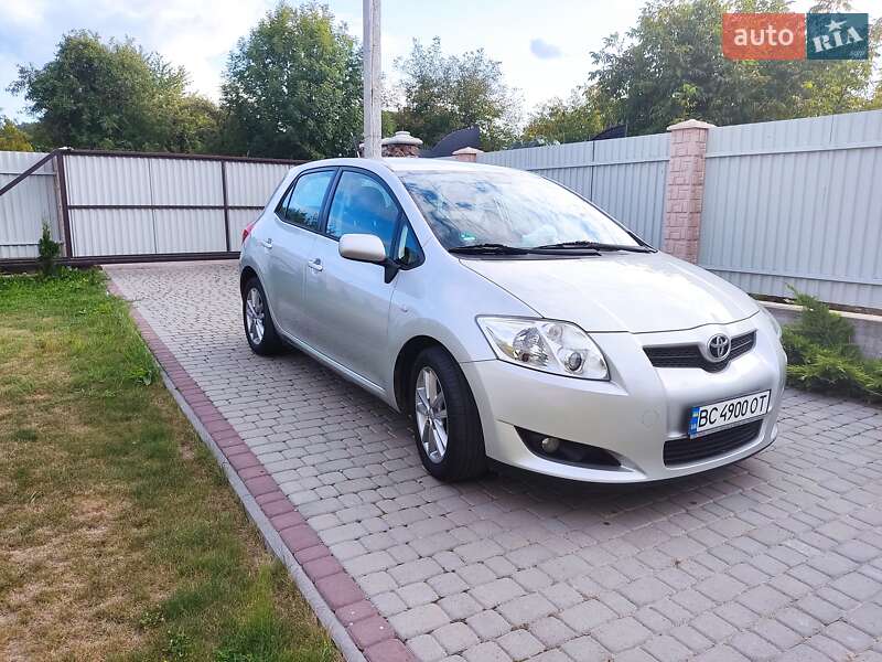 Хетчбек Toyota Auris 2009 в Старому Самборі