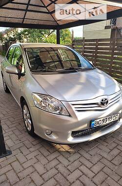 Хэтчбек Toyota Auris 2010 в Лубнах