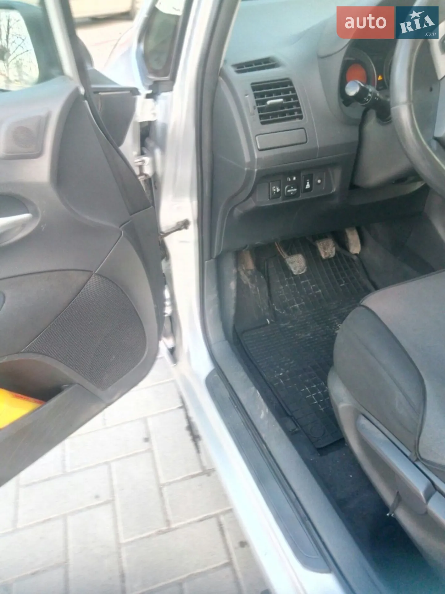 2011 Toyota Auris - мініатюра 12