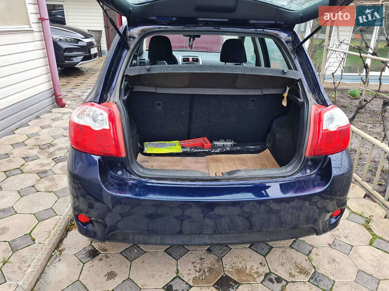 Хэтчбек Toyota Auris 2011 в Умани