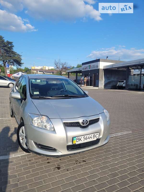 Хэтчбек Toyota Auris 2008 в Ровно фото 2 Хэтчбек Toyota Auris 2008 в Ровно