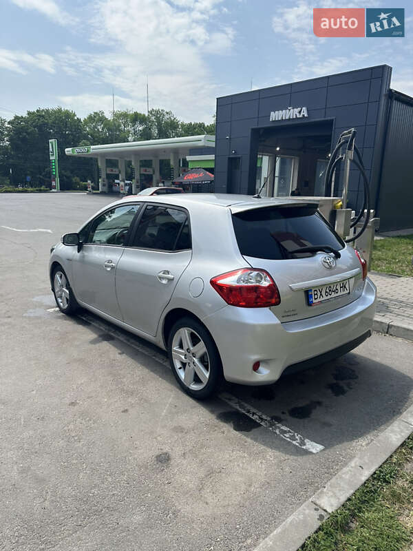 Хэтчбек Toyota Auris 2011 в Хмельницком