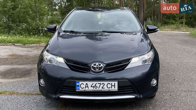 Хетчбек Toyota Auris 2013 в Южноукраїнську