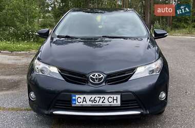 Хэтчбек Toyota Auris 2013 в Южноукраинске