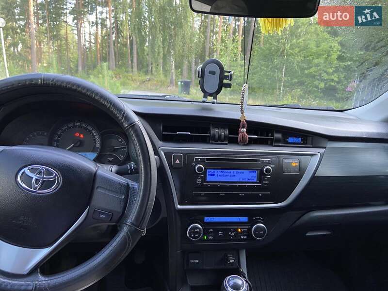 Хетчбек Toyota Auris 2013 в Южноукраїнську