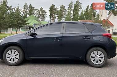 Хэтчбек Toyota Auris 2013 в Южноукраинске