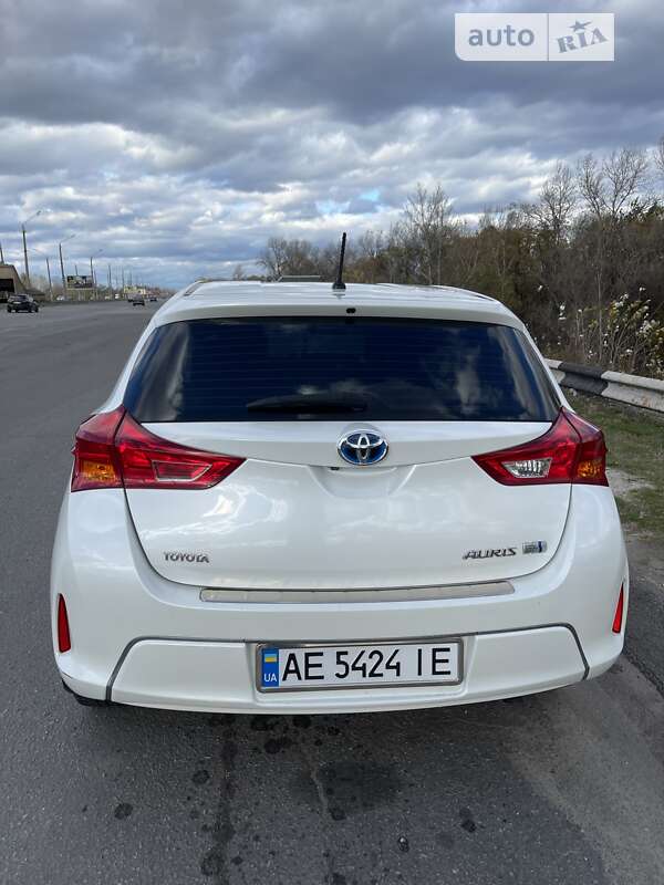 Хэтчбек Toyota Auris 2013 в Каменском