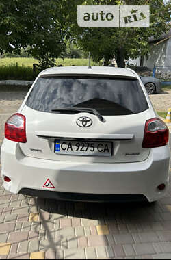 Хэтчбек Toyota Auris 2012 в 