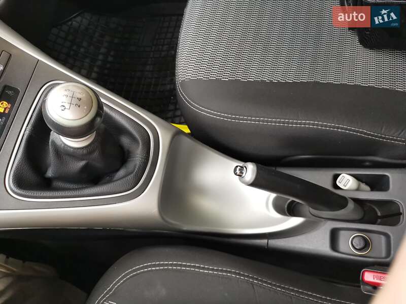 Хетчбек Toyota Auris 2011 в Сумах