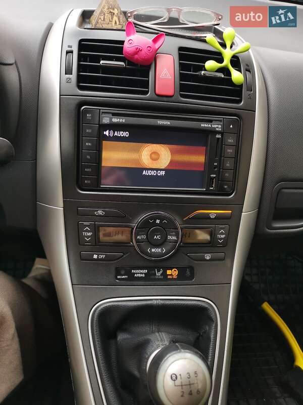 Хетчбек Toyota Auris 2011 в Сумах