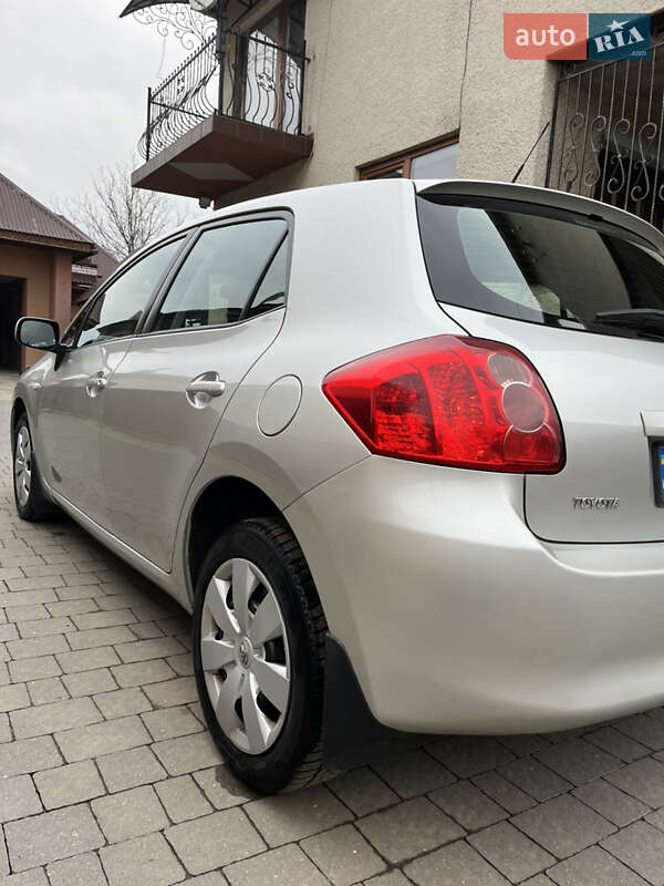 Хэтчбек Toyota Auris 2007 в Сваляве