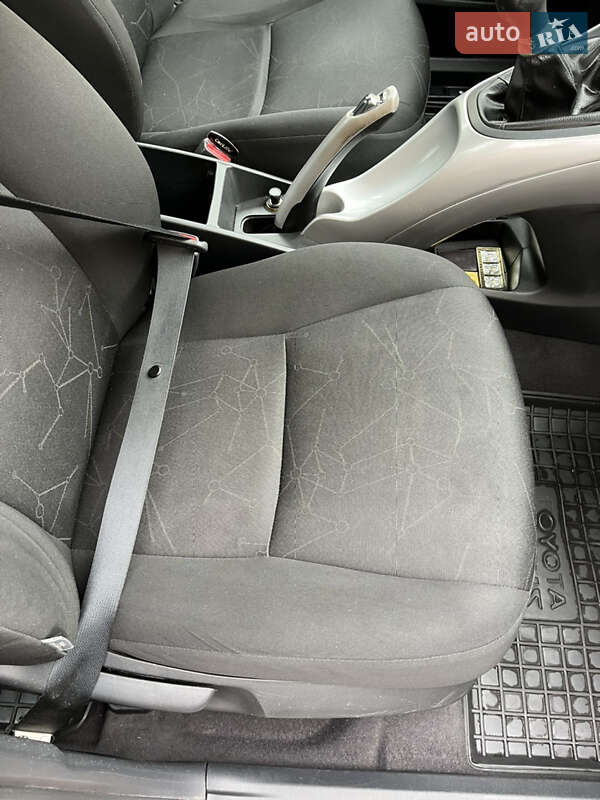 Хэтчбек Toyota Auris 2007 в Сваляве