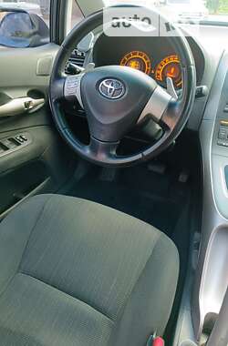 Хэтчбек Toyota Auris 2008 в Киеве