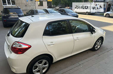 Хэтчбек Toyota Auris 2012 в Хмельницком