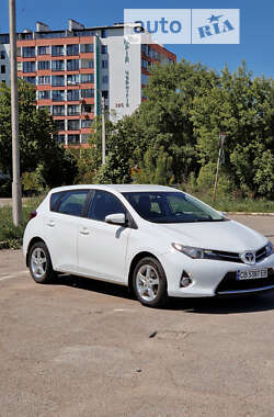 Хэтчбек Toyota Auris 2015 в Чернигове